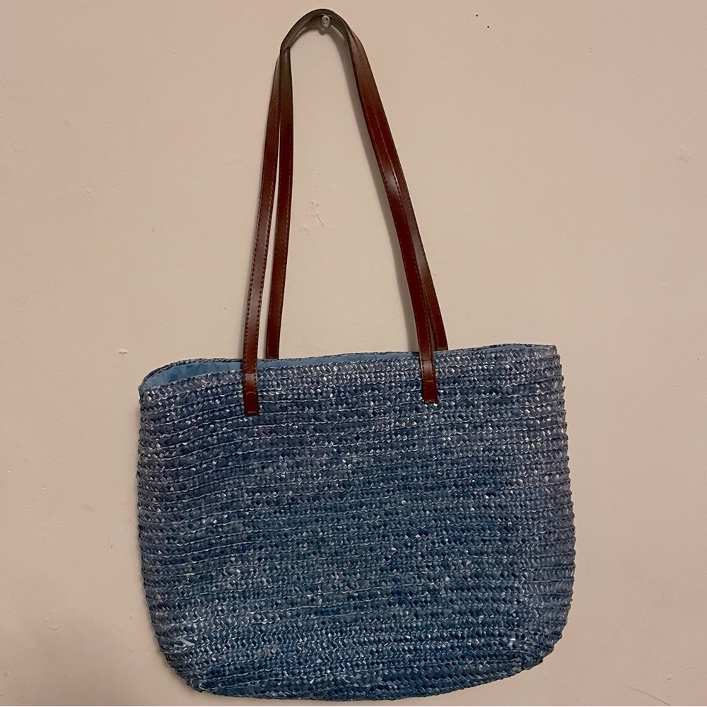 Blue straw three compartment tote bag